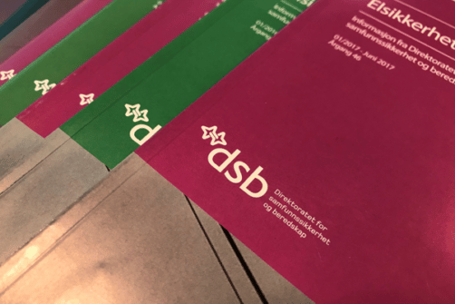 Bilde viser en rekke av Nyhetsbladet Elsikkerhet