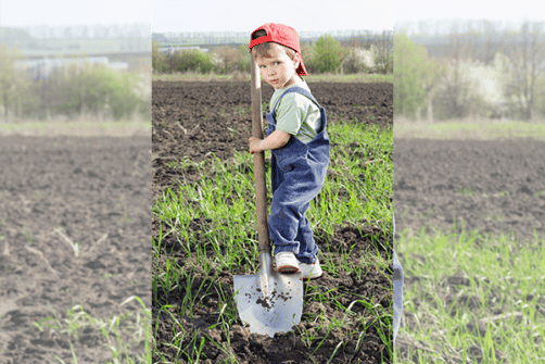 Bilde viser en ung bonde som er opptatt av elsikkerhet i landbruket