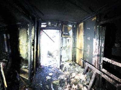 Bildet viser arnestedet i en sokkelleilighet i en 3-etasjers enebolig som gikk tapt i vinter. I gulvet var det varmefolie