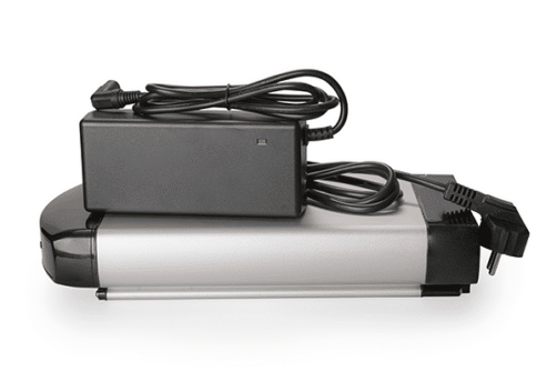 Bilde viser litiumionbatteri med tilhørende lader for feks elsykkel